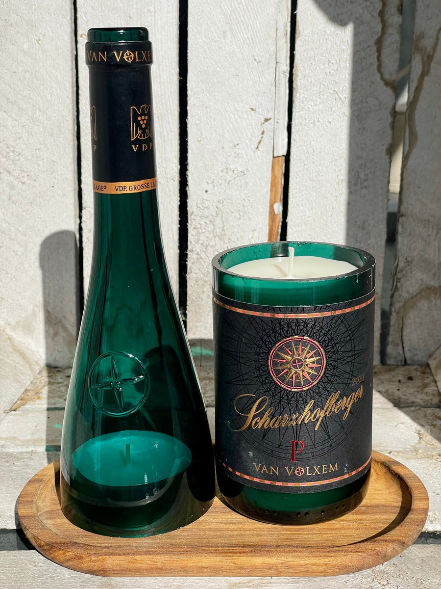 Flaschenkerzen-Set Van Volxem Scharzhofberger P Riesling 2023 mit Windlicht und Holztablett als Upcycling-Geschenkidee