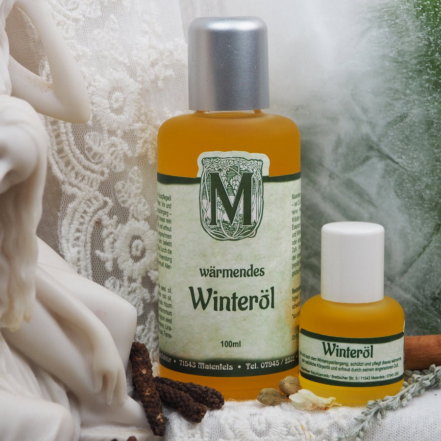 Winteröl und Massageöle für eine Selfcare-Routine an kühlen Abenden
