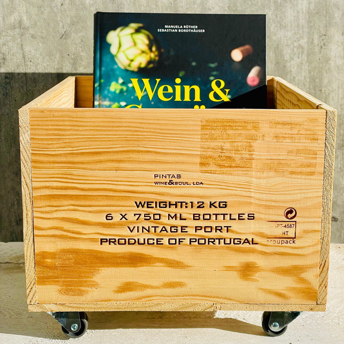 rollbare Holzweinkiste Wine & Soul PINTAS Vintage Port Weinkiste Kiste Deko Wein Shabby – handgefertigtes Upcycling-Produkt von GAHRDSGN – weitere Produktansicht