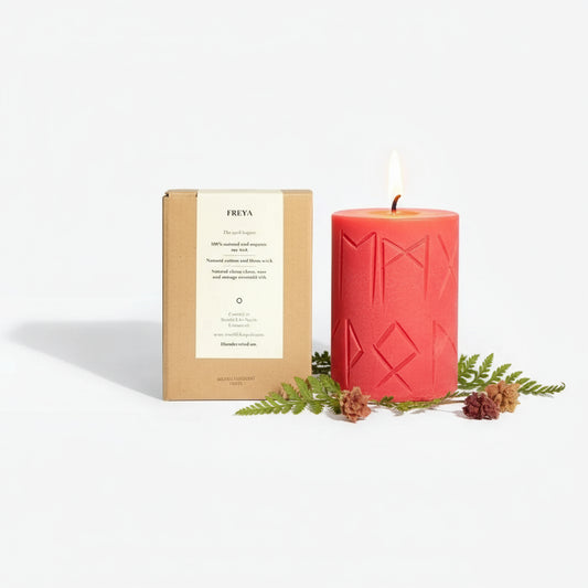 Runenkerze Freyja – Magie der nordischen Göttin für Liebe & Harmonie - by SteinKunstWerk | Runenkerzen aus nachhaltiger Herstellung