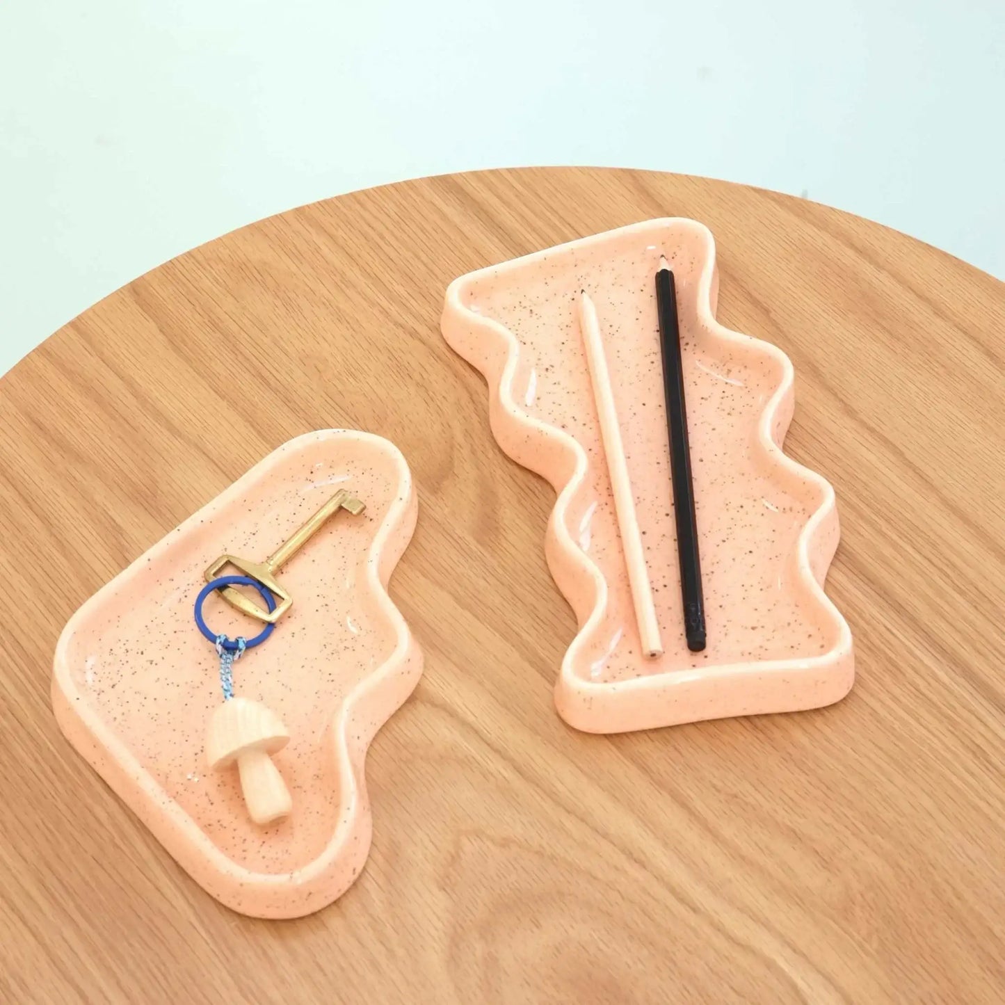 🍑 Ondula – Rechteckige Wellenschale aus Keramik in Pfirsich - by SteinKunstWerk | DS aus nachhaltiger Herstellung