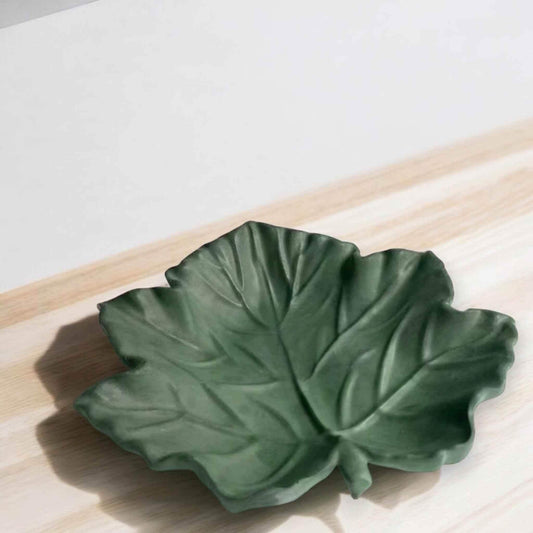 Handgegossenes Hanfblatt – Herbstlicher Charme für dein Zuhause - by SteinKunstWerk | aus nachhaltiger Herstellung