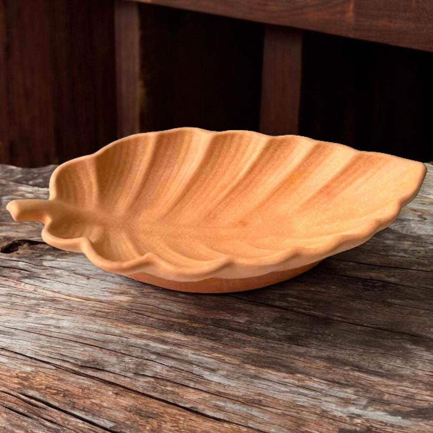 Eichenblatt Schmuckschale – Natürlichkeit trifft auf Eleganz - by SteinKunstWerk | Deko aus nachhaltiger Herstellung
