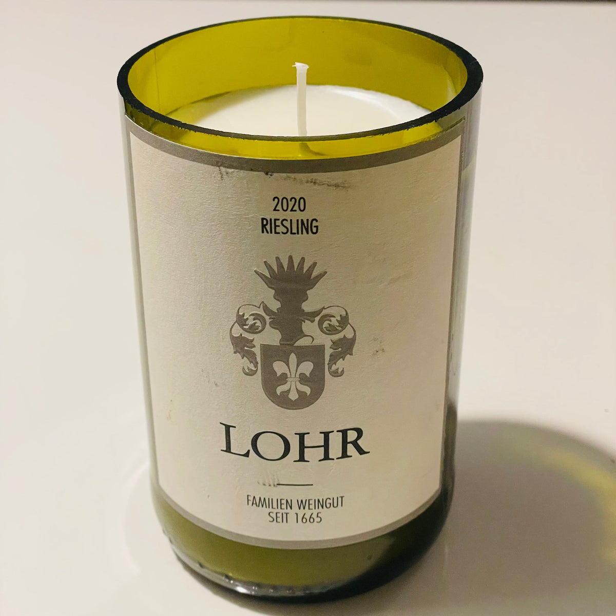GAHRDSGN Flaschenkerze aus einer originalen Riesling-Weinflasche als Geschenk für Weinliebhaber