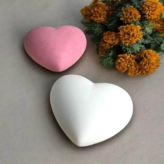Anlamlı selfcare hediyesi için el yapımı kalpler ve kişisel küçük dikkat