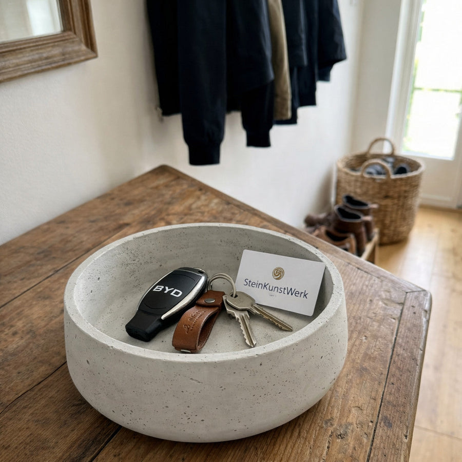 Kleine Keramikschale als praktisches Einzugsgeschenk für Schlüssel und Alltag