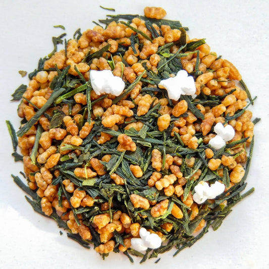 Japanse Genmaicha groene thee met geroosterde rijst voor rustige pauzes