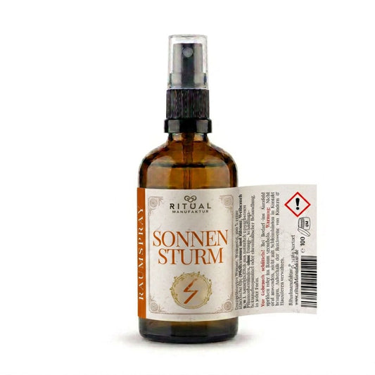 Raumspray neben Wasser und Tageslicht als Teil einer Morgenroutine