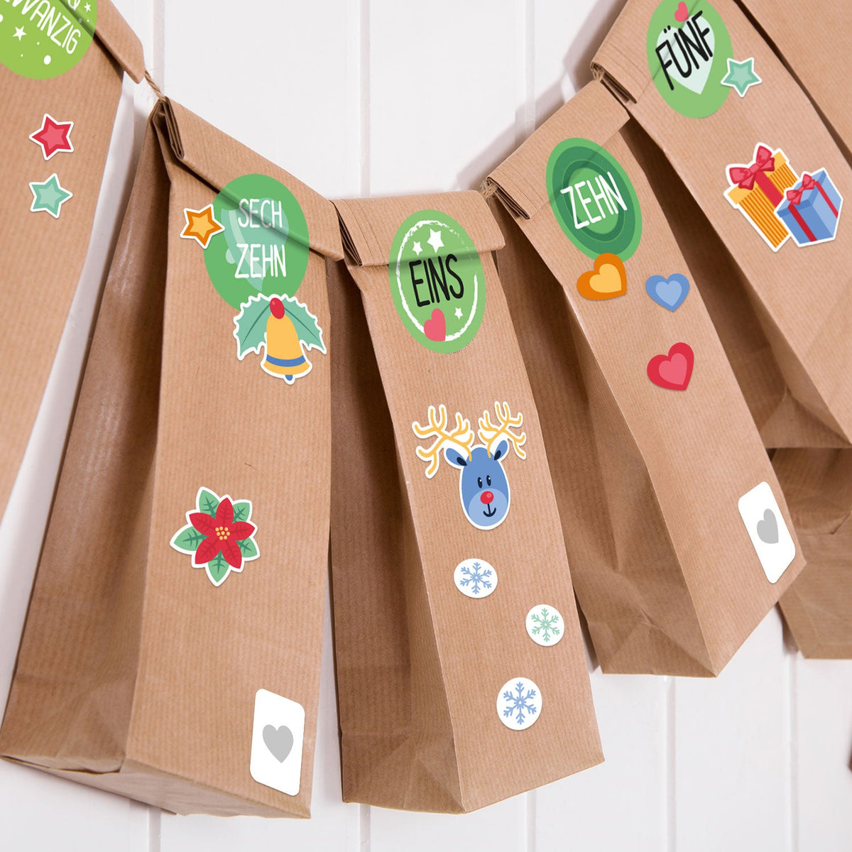 DIY-Adventskalender mit 25 Kraftpapiertüten – 110 Sticker