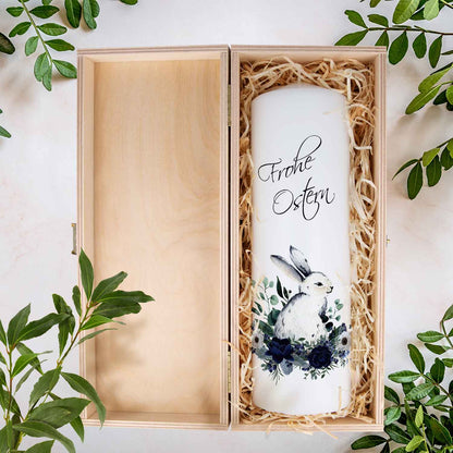 Osterkerze Osterhase mit Blumen – Geschenkansicht mit Kiste