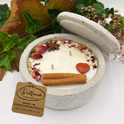 Handgemachte Betonkerze „Grey Hearts“ – Duft Walnuss Vanille, 1 Baumwolldocht, ca. 1,0 kg, 40–60h Brenndauer - by SteinKunstWerk | Outdoor aus nachhaltiger Herstellung