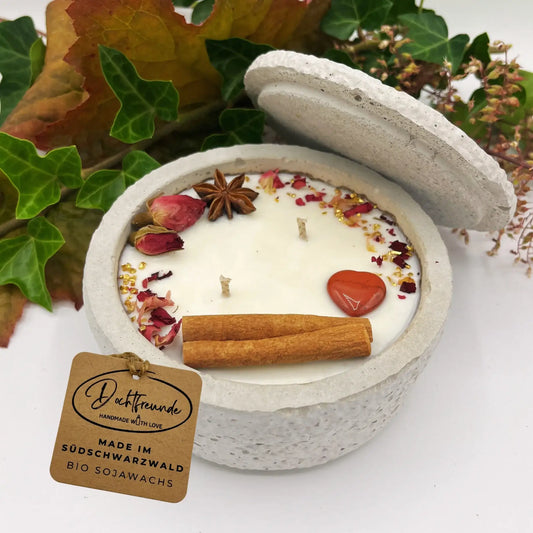 Handgemachte Betonkerze „Grey Hearts“ – Duft Walnuss Vanille, 1 Baumwolldocht, ca. 1,0 kg, 40–60h Brenndauer - by SteinKunstWerk | Outdoor aus nachhaltiger Herstellung