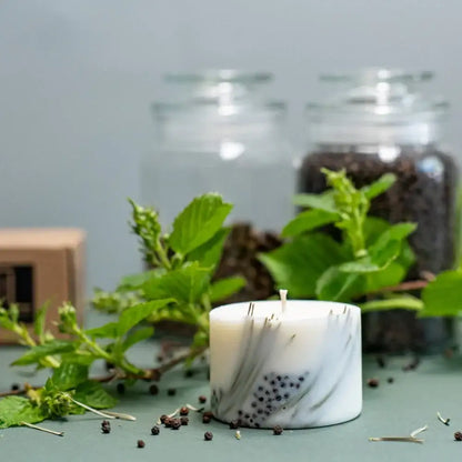 Duftkerze „Wacholder-Ritual“ – Waldklarheit & spirituelle Tiefe - by SteinKunstWerk | DS aus nachhaltiger Herstellung