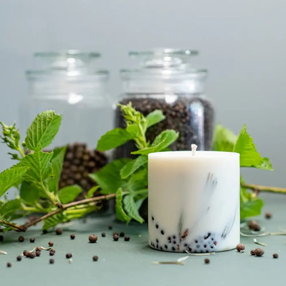 Duftkerze „Wacholder-Ritual“ – Waldklarheit & spirituelle Tiefe - by SteinKunstWerk | DS aus nachhaltiger Herstellung