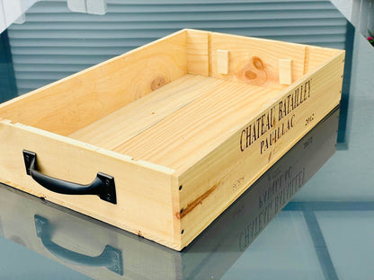 Handgefertigtes Holztablett aus OHK Weinkiste Chateau Batailley mit Griffen – handgefertigtes Upcycling-Produkt von GAHRDSGN – weitere Produktansicht