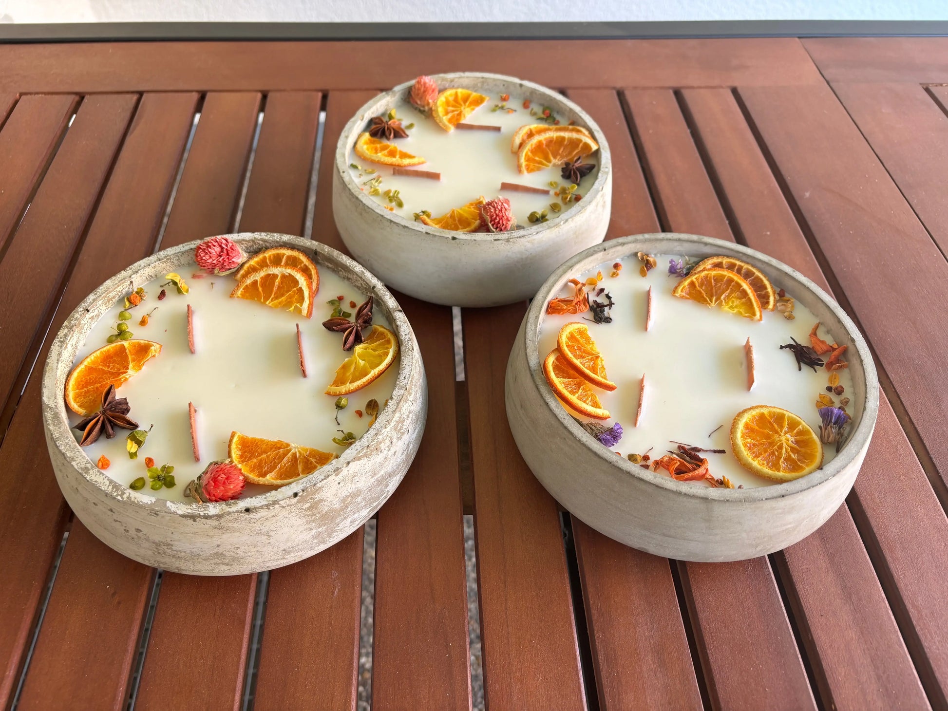 XXL Citronella-Betonkerze „Big Grey – Mugge Schreck“ – Handgemachtes Unikat mit drei Holzdochten - by SteinKunstWerk | Outdoor aus nachhaltiger Herstellung