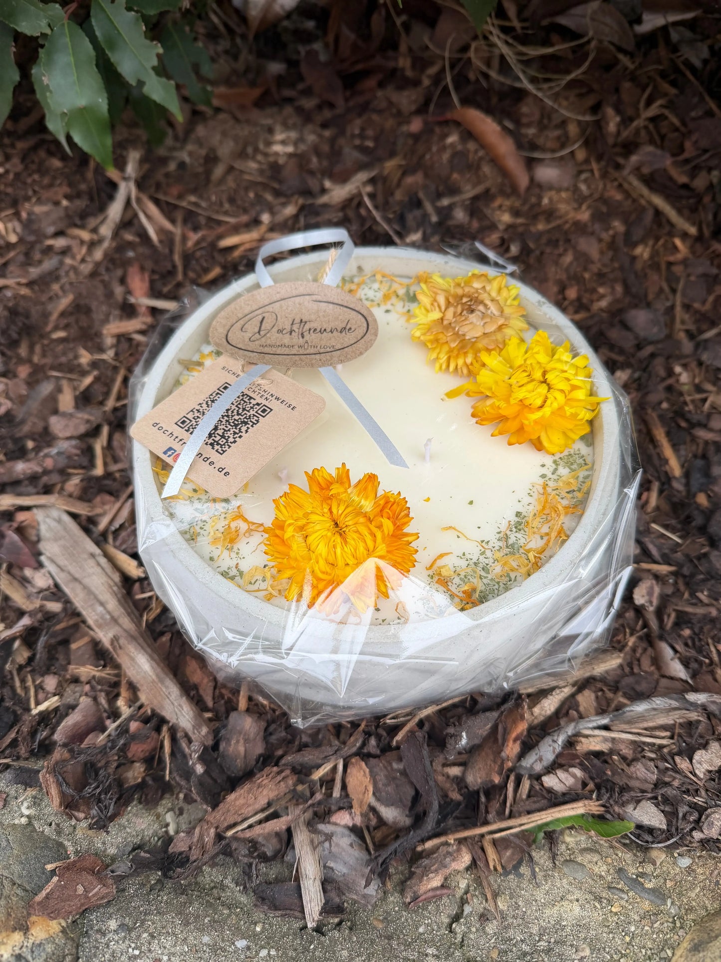 XL Betonkerze "Big Sunshine" – 3-Docht & gelbe Blüten | 18cm | Handgegossen