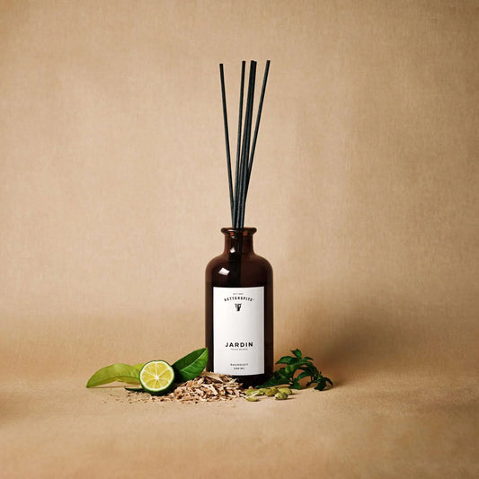 Retterspitz Raumduft Juniper mit Wacholder, Jasmin und warmen Holznoten. Für eine ruhige, klare und harmonische Wohnatmosphäre.