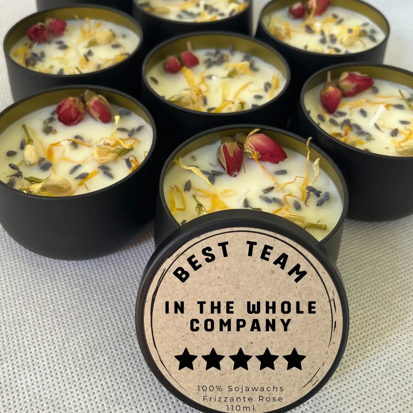 Personalisierbares Duftkerzen-Set als Weihnachts-, Wichtel- oder Jahresgeschenk für Mitarbeiter oder Arbeitskollegen – Handgemacht mit getrockneten Blüten aus dem Südschwarzwald - Einzeln verpackt