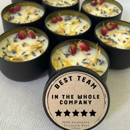 Personalisierbares Duftkerzen-Set als Weihnachts-, Wichtel- oder Jahresgeschenk für Mitarbeiter oder Arbeitskollegen – Handgemacht mit getrockneten Blüten aus dem Südschwarzwald - Einzeln verpackt