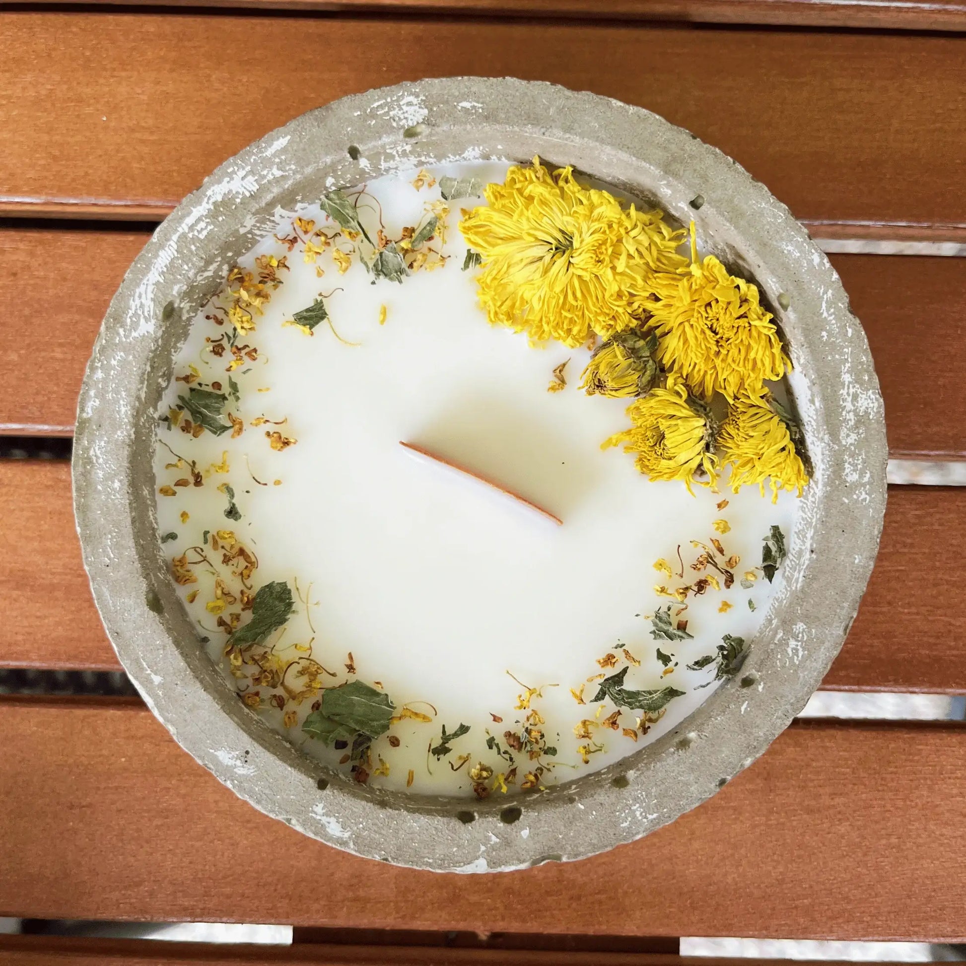 Citronella-Betonkerze „Mugge Schreck Herbstnacht“ – handgemachte Outdoor-Kerze mit Holzdocht, ca. 0,75 kg & bis zu 60h Brenndauer - by SteinKunstWerk | Outdoor aus nachhaltiger Herstellung