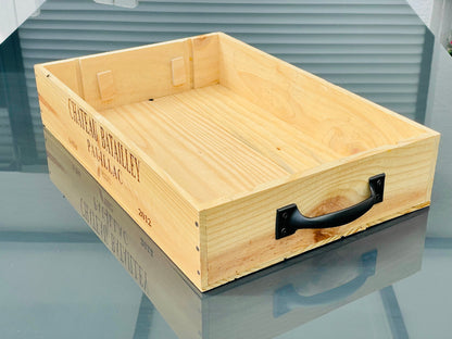 Handgefertigtes Holztablett aus OHK Weinkiste Chateau Batailley mit Griffen – handgefertigtes Upcycling-Produkt von GAHRDSGN – weitere Produktansicht
