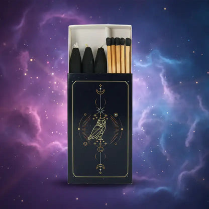Ritual-Set „Die Eule – Hüterin der Geheimnisse“ – Schwarze Kerzen & lange Streichhölzer