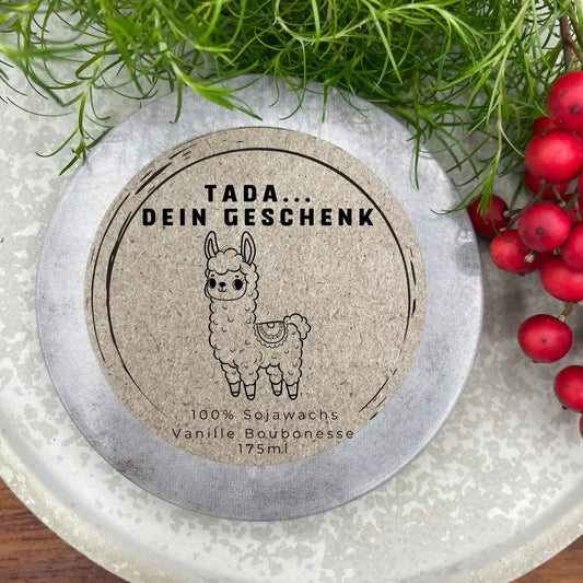 Tada - dein Geschenk - LUSTIGES Lama - personalisierbare PREMIUM Duftkerze mit verschiedenen Dekoren - handgemacht aus dem Südschwarzwald