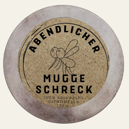 Handbesetzte Duftkerze „Abendlicher Mugge Schreck“ – Personalisierbares Geschenk aus dem Südschwarzwald mit Citronella Duft