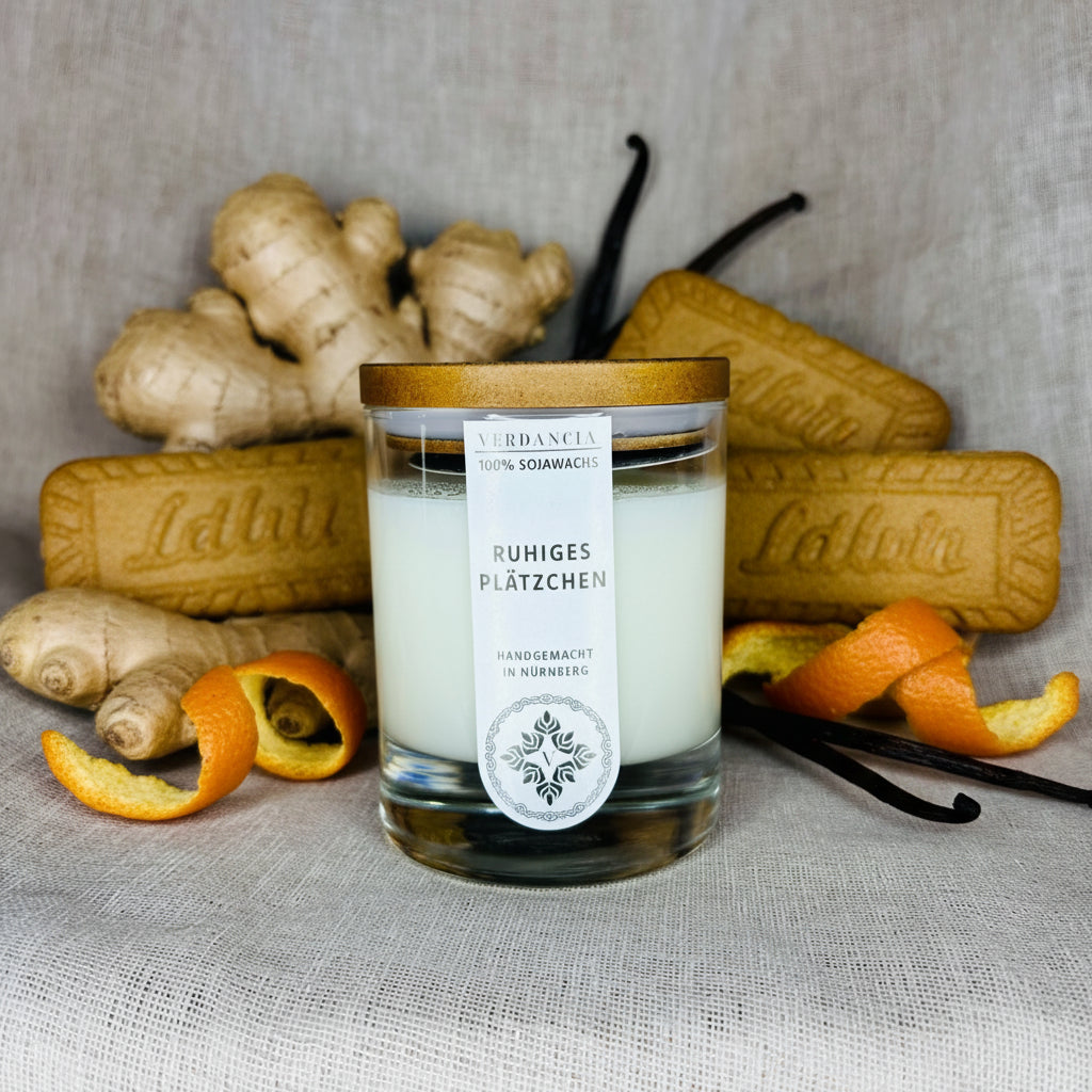 Soy Scented Candle "Cozy Nook" - warm cookie scent with spices