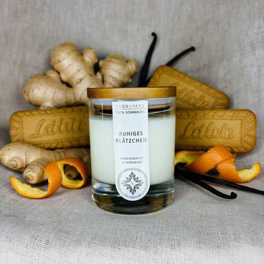 Soy Scented Candle "Cozy Nook" - warm cookie scent with spices