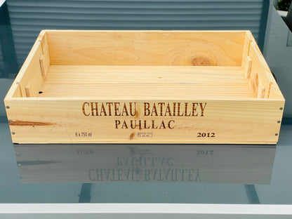 Handgefertigtes Holztablett aus OHK Weinkiste Chateau Batailley mit Griffen – handgefertigtes Upcycling-Produkt von GAHRDSGN – weitere Produktansicht