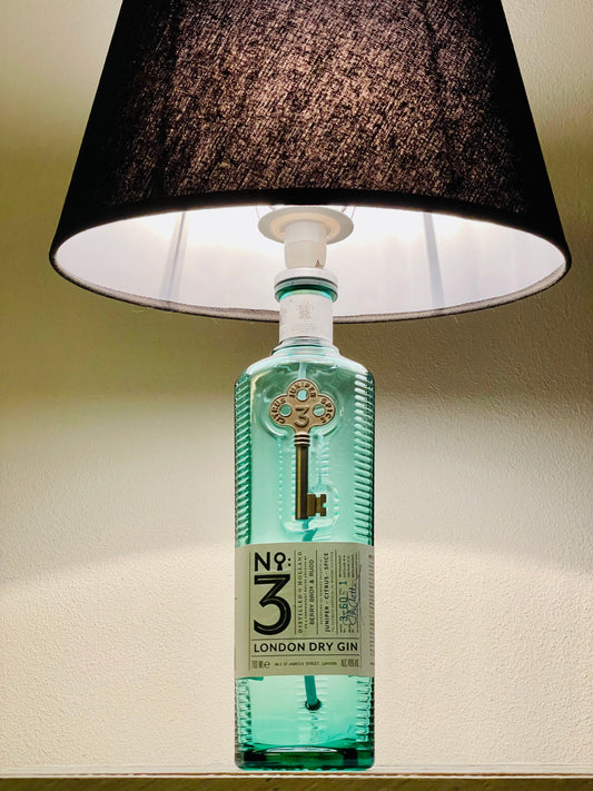 No. 3 Gin Upcycling-Flaschenlampe aus Berry-Bros.-&-Rudd-Ginflasche, Produktansicht