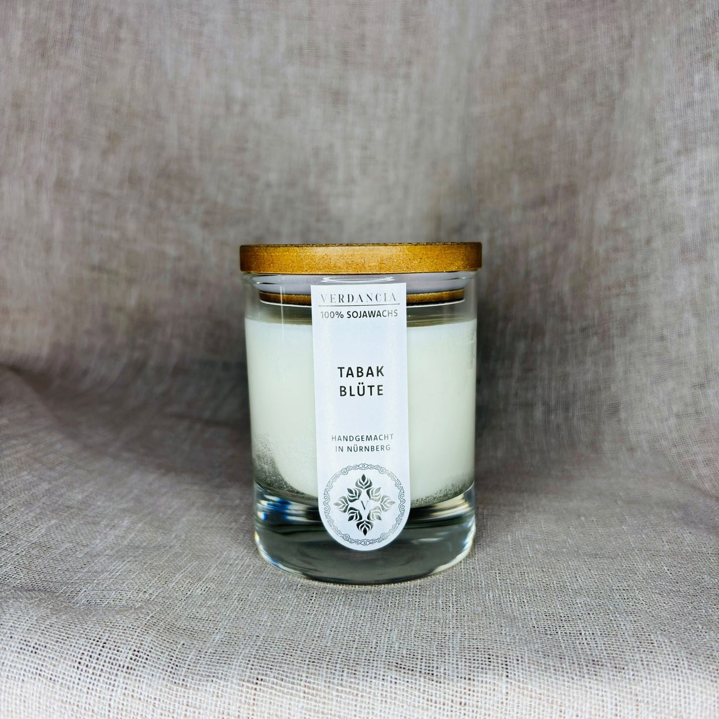 Soy Scented Candle "Tobacco Blossom" - warm scent with tonka bean