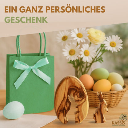 Osterhase im Ei aus Olivenholz