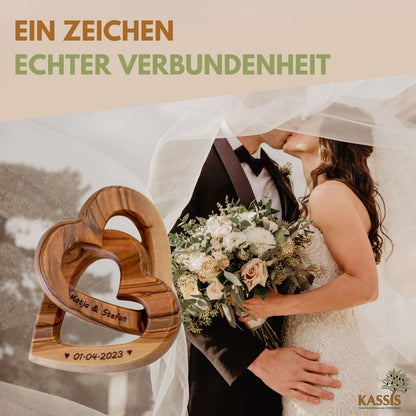Verbundene Olivenholz-Herzen mit Gravur – 7,5 cm – weitere Produktansicht 5 von 10