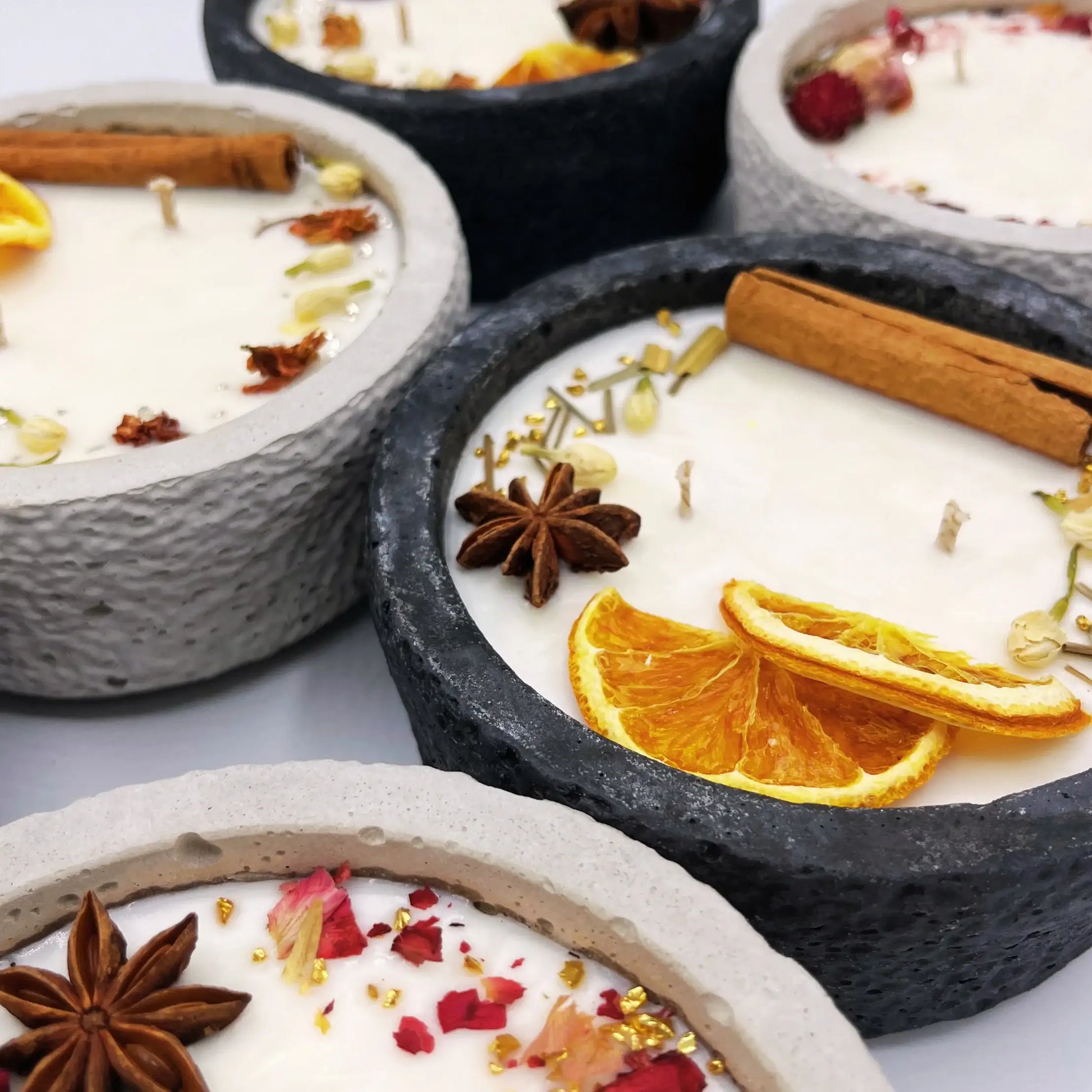 Handgemachte Betonkerze „Black Cinnamon“ – Duftkerze mit Walnuss-Vanille für Herbst und Winter - by SteinKunstWerk | Outdoor aus nachhaltiger Herstellung