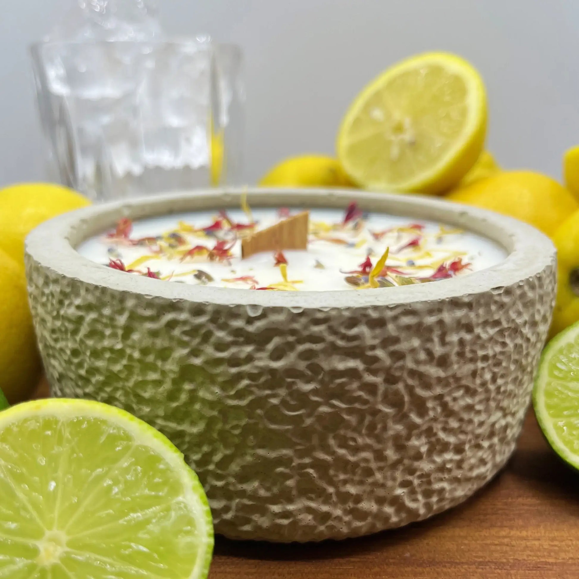 Citronella-Betonkerze „Mugge Schreck“ – Handgemachte Outdoor-Kerze mit natürlichem Insektenschutz - by SteinKunstWerk | Outdoor aus nachhaltiger Herstellung