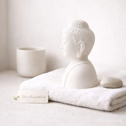 Handgefertigte Buddha-Figur in Weiß – ruhige Zen-Deko für Meditation, Achtsamkeit & Balance - by SteinKunstWerk | HE aus nachhaltiger Herstellung
