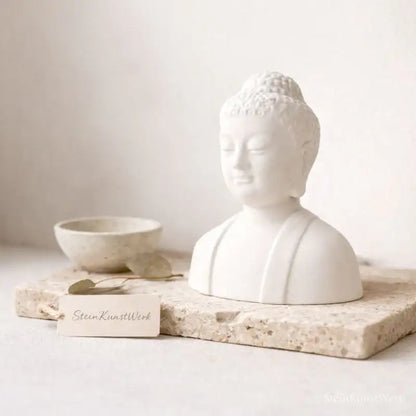 Handgefertigte Buddha-Figur in Weiß – ruhige Zen-Deko für Meditation, Achtsamkeit & Balance - by SteinKunstWerk | HE aus nachhaltiger Herstellung