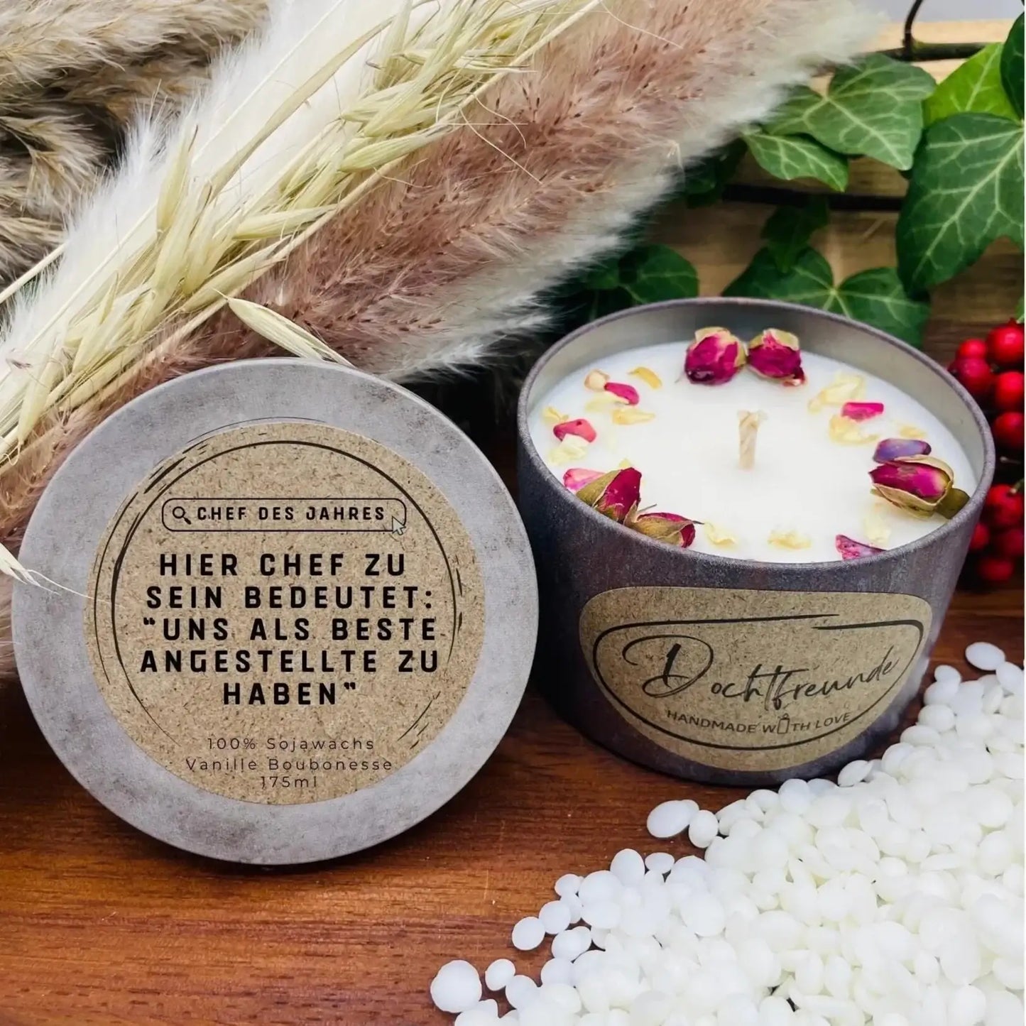 CHEF des Jahres - Hier Chef zu sein bedeutet: "Uns als Beste Angestellte" Personalisierbare PREMIUM Duftkerze - PREMIUM Duftkerze