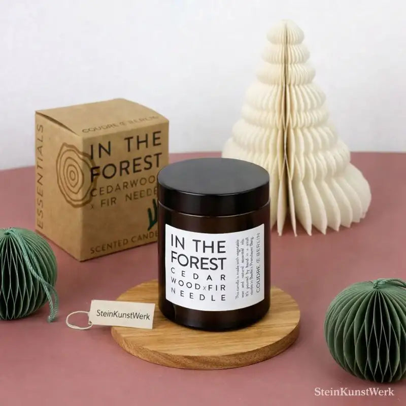 Coudre Berlin - IN THE FOREST – Handgemachte vegane Duftkerze, Zedernholz & Tannennadel - by SteinKunstWerk | Kerzen aus nachhaltiger Herstellung