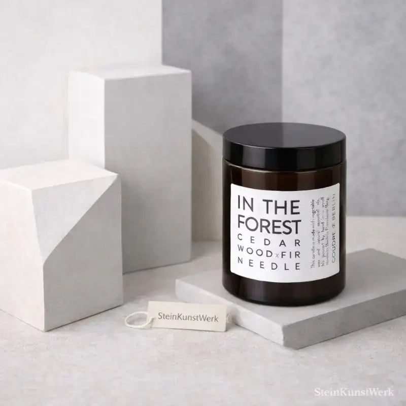 Coudre Berlin - IN THE FOREST – Handgemachte vegane Duftkerze, Zedernholz & Tannennadel - by SteinKunstWerk | Kerzen aus nachhaltiger Herstellung