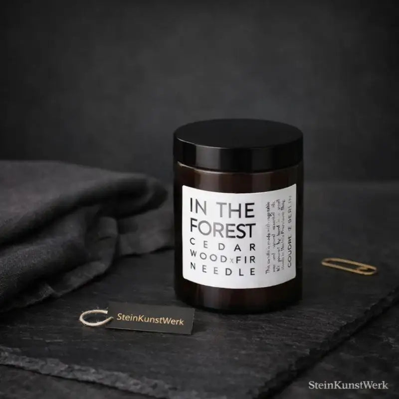 Coudre Berlin - IN THE FOREST – Handgemachte vegane Duftkerze, Zedernholz & Tannennadel - by SteinKunstWerk | Kerzen aus nachhaltiger Herstellung