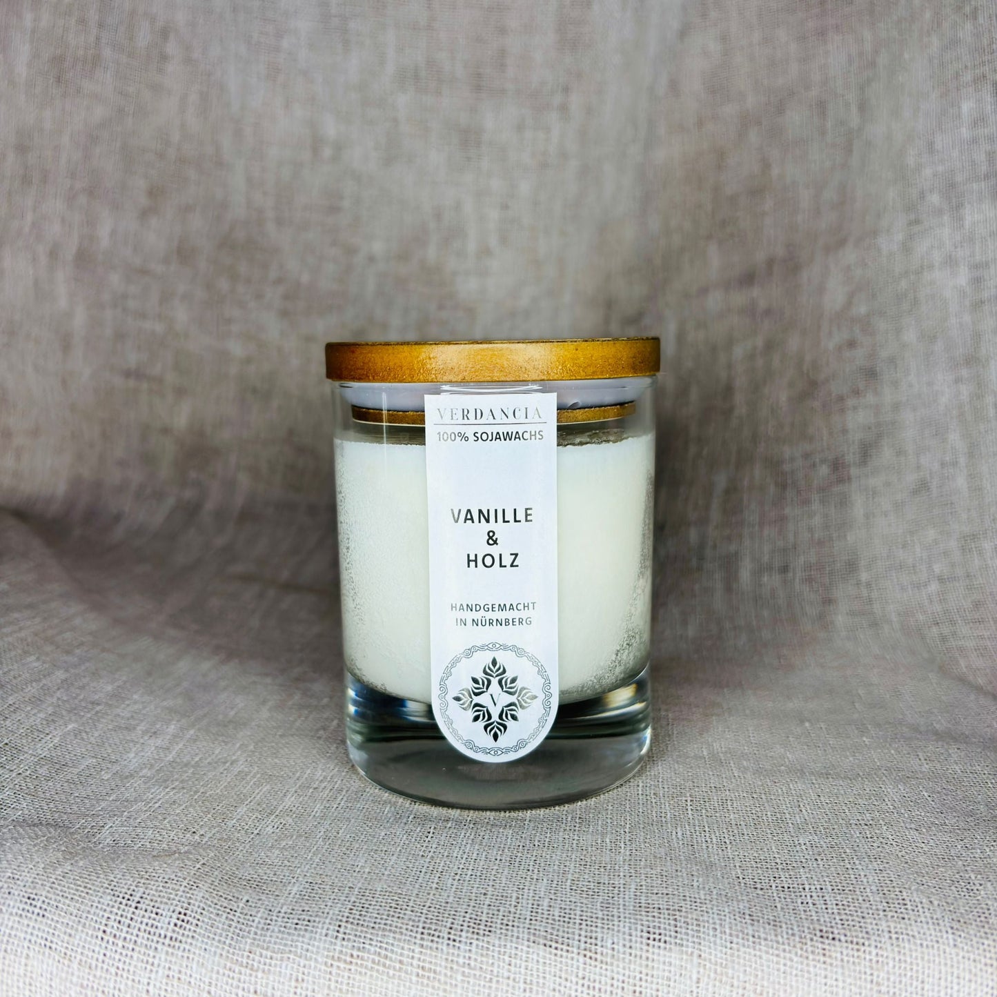 Soy Candle "Vanilla & Wood" - warm fragrance with gentle depth