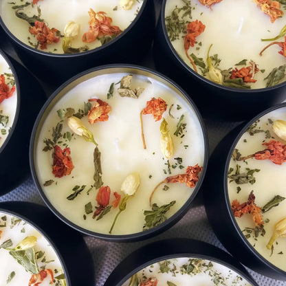 Personalisierbares Duftkerzen-Set als Weihnachts-, Wichtel- oder Jahresgeschenk für Mitarbeiter oder Arbeitskollegen – Handgemacht mit getrockneten Blüten aus dem Südschwarzwald - Einzeln verpackt