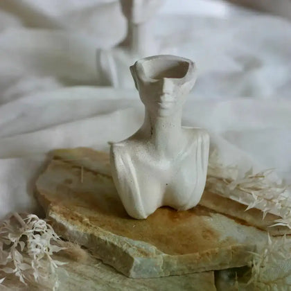 Betonvase Lady Grey – Feminine Eleganz in Beton - by SteinKunstWerk | Vase aus nachhaltiger Herstellung