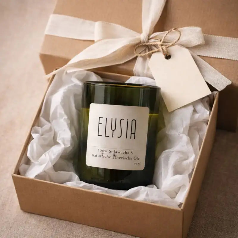 Elysia Duftkerze – Waldfrische, Achtsamkeit & nachhaltige Duftkunst - by SteinKunstWerk | Kerze aus alter Weinflasche aus nachhaltiger Herstellung