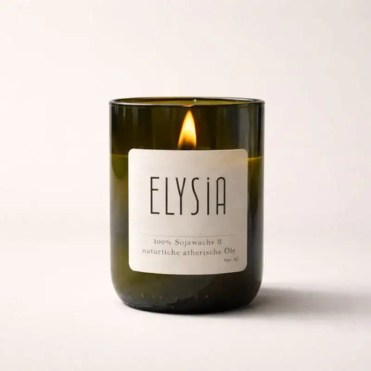 Elysia Duftkerze – Waldfrische, Achtsamkeit & nachhaltige Duftkunst - by SteinKunstWerk | Kerze aus alter Weinflasche aus nachhaltiger Herstellung