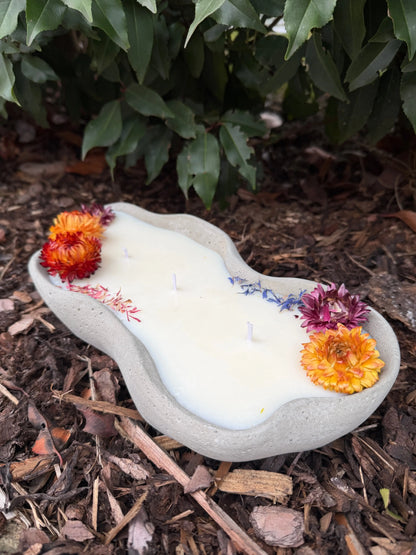 Design-Betonkerze "Grey Wave" – Flower Edition | 3-Docht & Bunt | 29,5cm